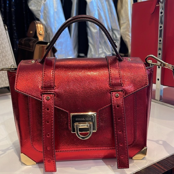 MICHAEL KORS
Manhattan Md TH SCHOOL Crackled Metallic Leather SATCHEL
Crimson - Picture 12 of 16